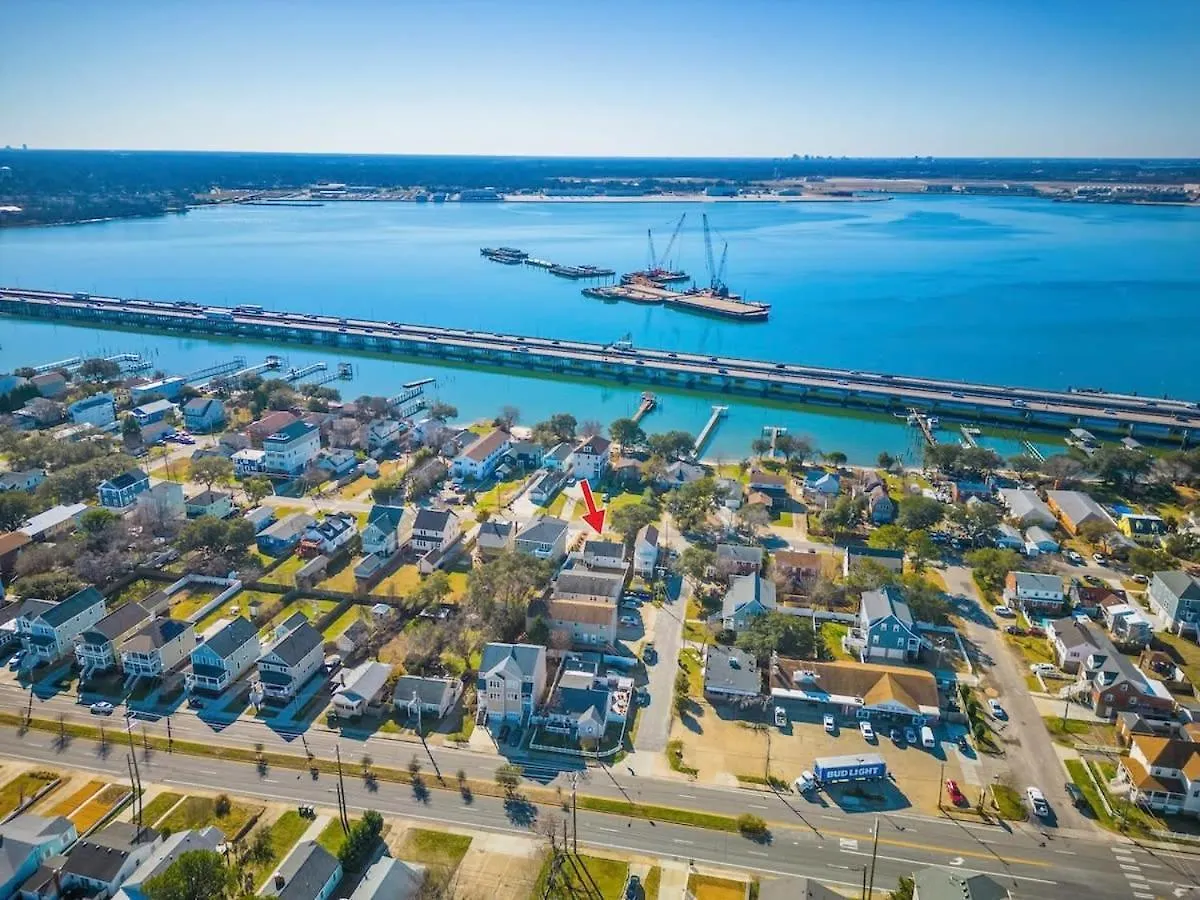 Sojourn Coastal Cottage 3 Br Norfolk 0*,  United States