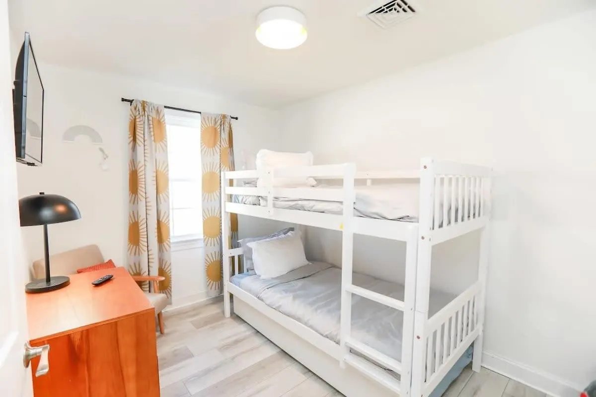 Sojourn Coastal Cottage 3 Br Norfolk 0*,  United States